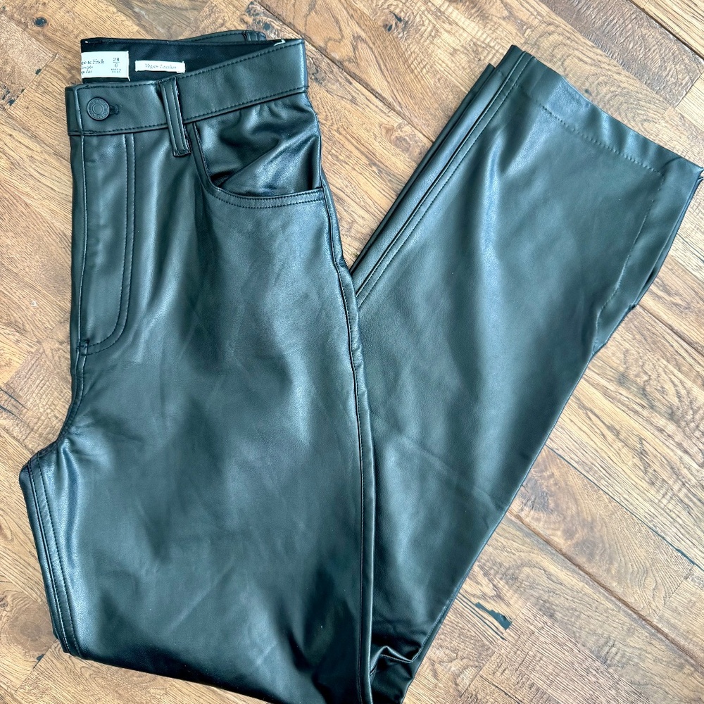 Abercrombie & Fitch The 90s Straight Ultra High Rise Vegan Leather Pants Black 6